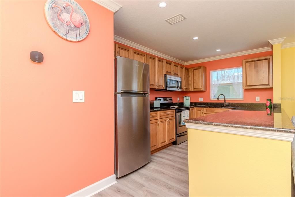 For Sale: $449,900 (2 beds, 2 baths, 865 Square Feet)