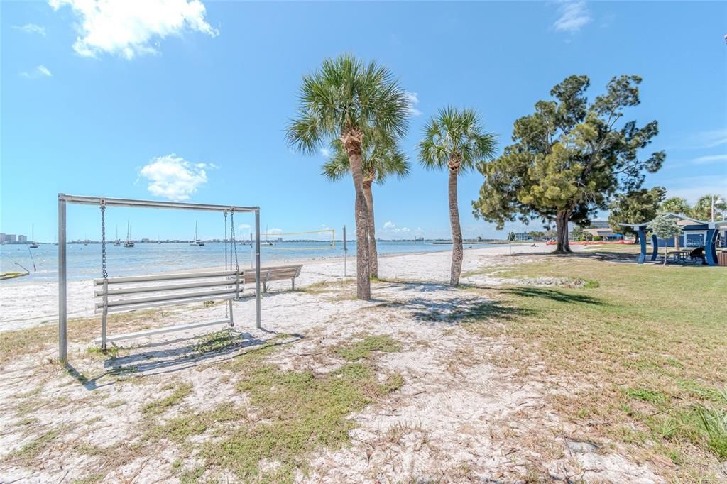 For Sale: $449,900 (2 beds, 2 baths, 865 Square Feet)