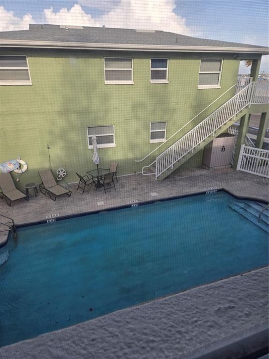 For Sale: $449,900 (2 beds, 2 baths, 865 Square Feet)