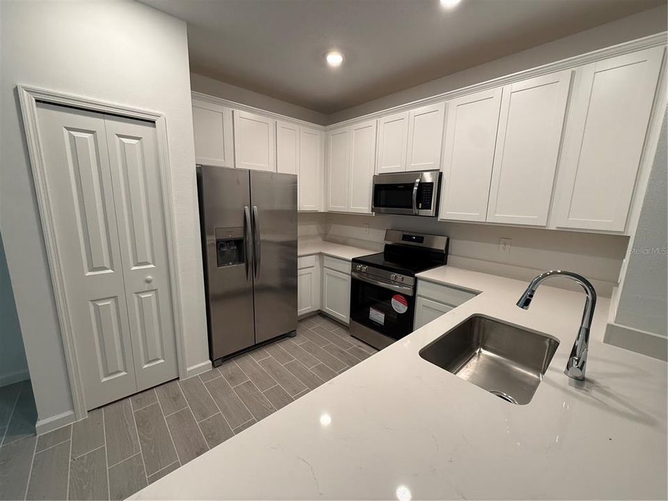 For Rent: $1,800 (3 beds, 2 baths, 1708 Square Feet)