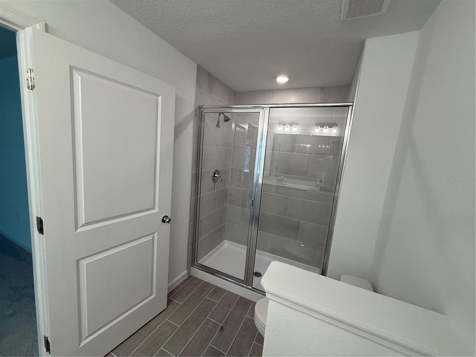 For Rent: $1,800 (3 beds, 2 baths, 1708 Square Feet)