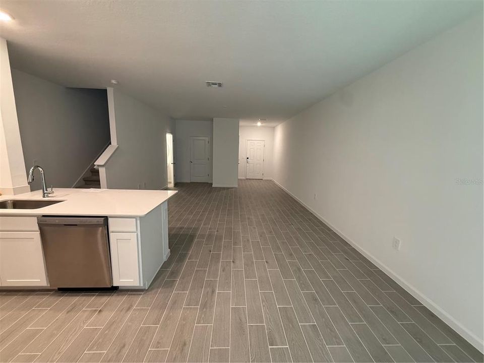 For Rent: $1,800 (3 beds, 2 baths, 1708 Square Feet)