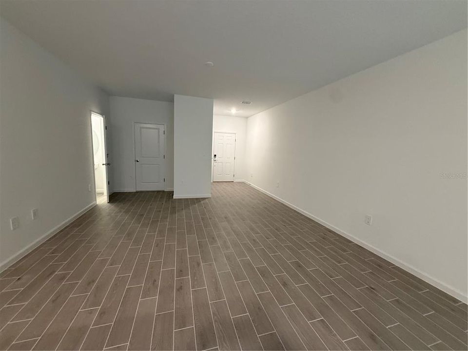 For Rent: $1,800 (3 beds, 2 baths, 1708 Square Feet)