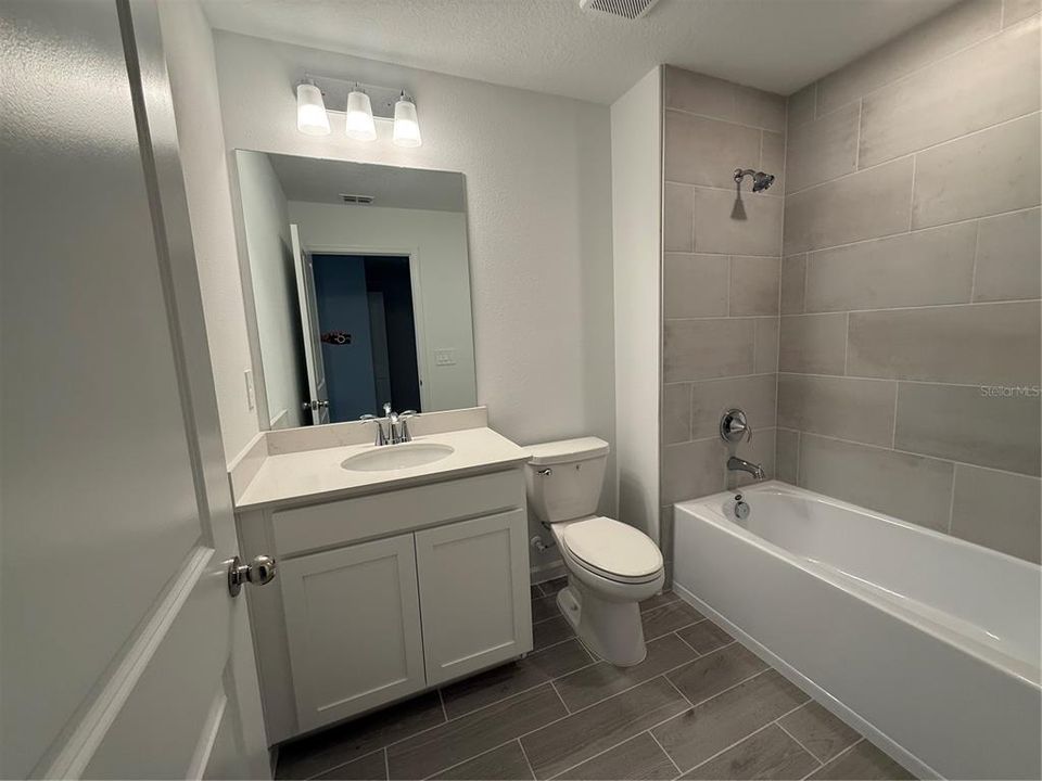 For Rent: $1,800 (3 beds, 2 baths, 1708 Square Feet)