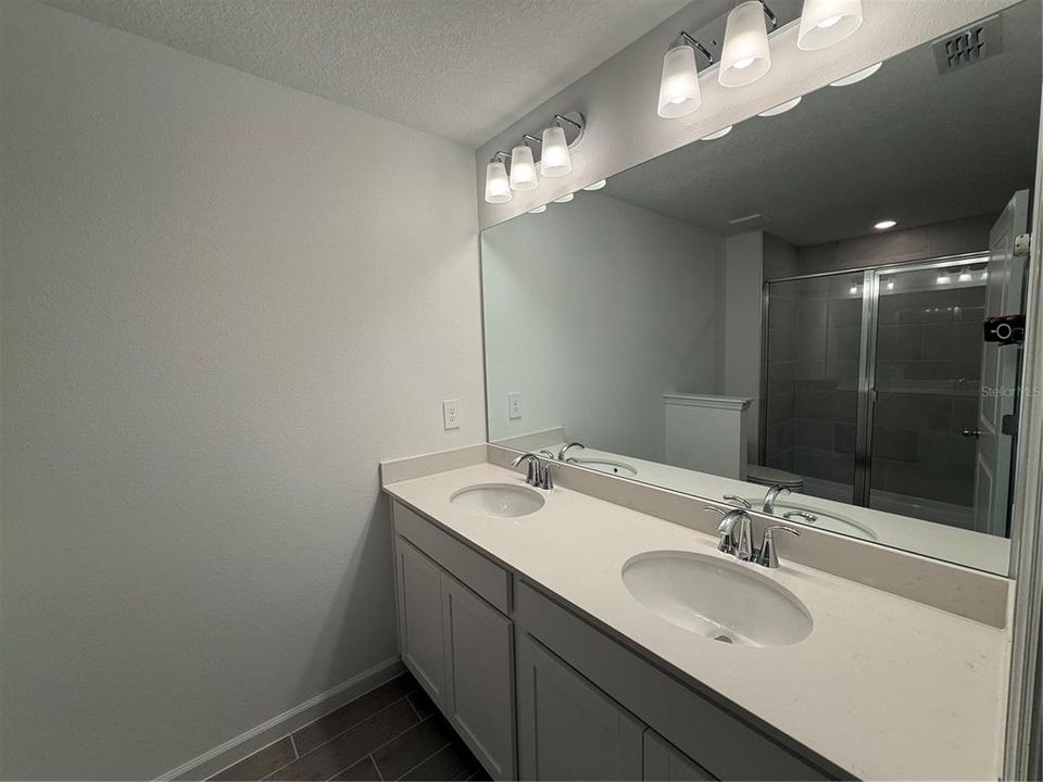 For Rent: $1,800 (3 beds, 2 baths, 1708 Square Feet)