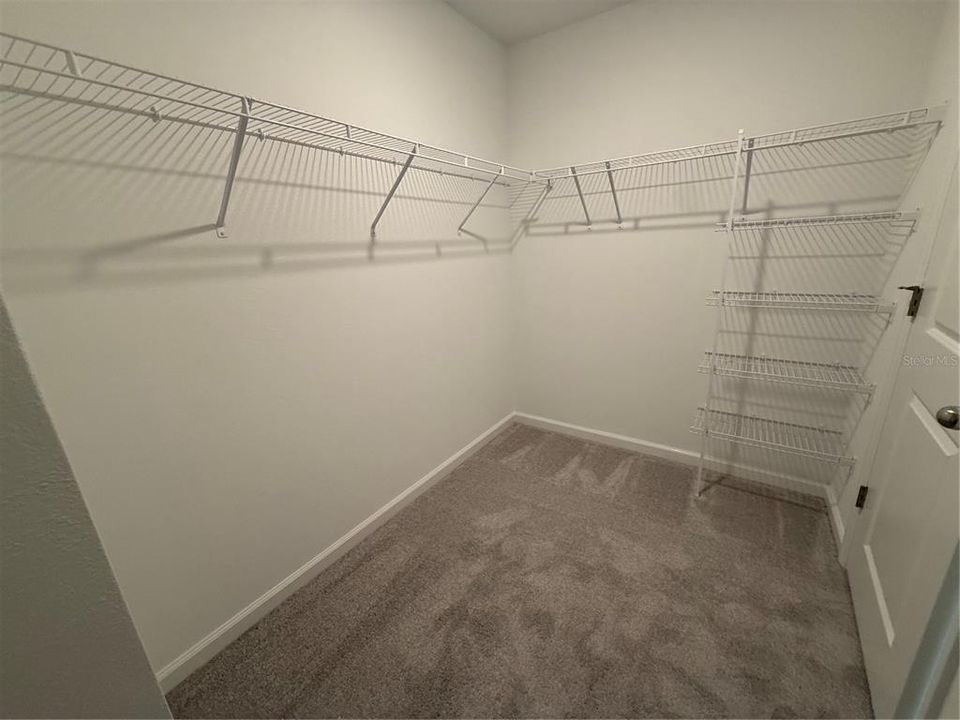 For Rent: $1,800 (3 beds, 2 baths, 1708 Square Feet)