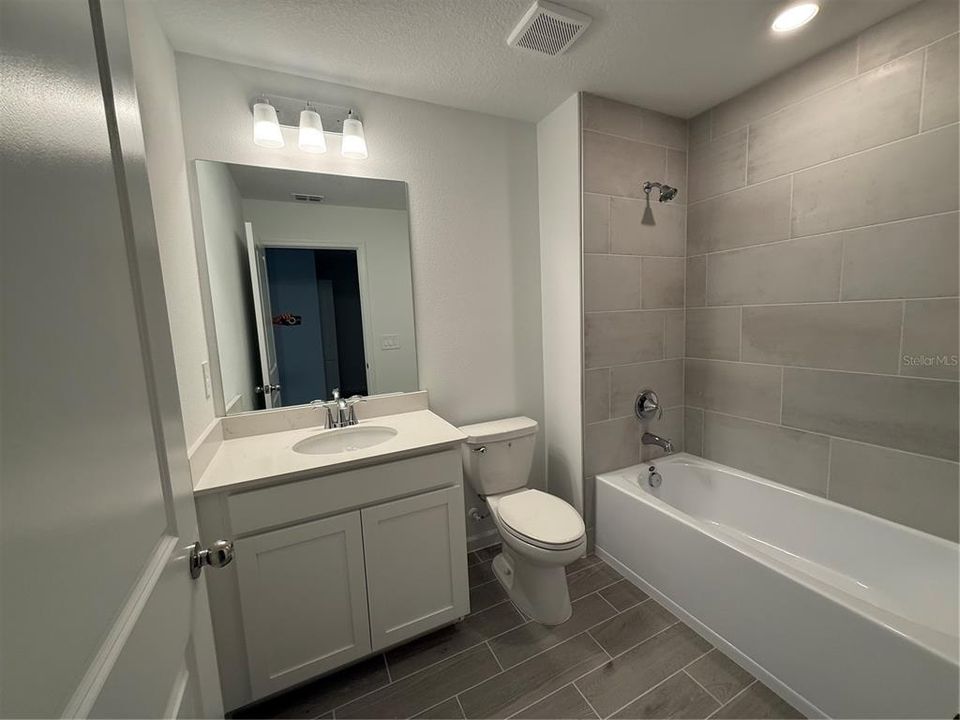 For Rent: $1,800 (3 beds, 2 baths, 1708 Square Feet)