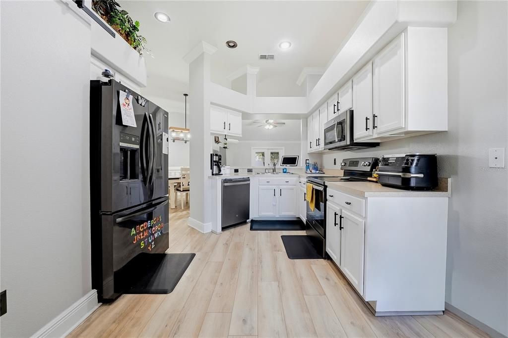 For Sale: $335,000 (4 beds, 2 baths, 1529 Square Feet)
