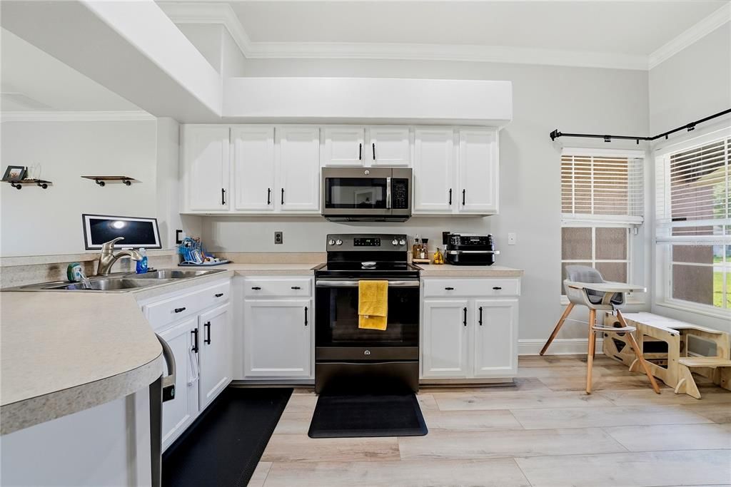 For Sale: $335,000 (4 beds, 2 baths, 1529 Square Feet)