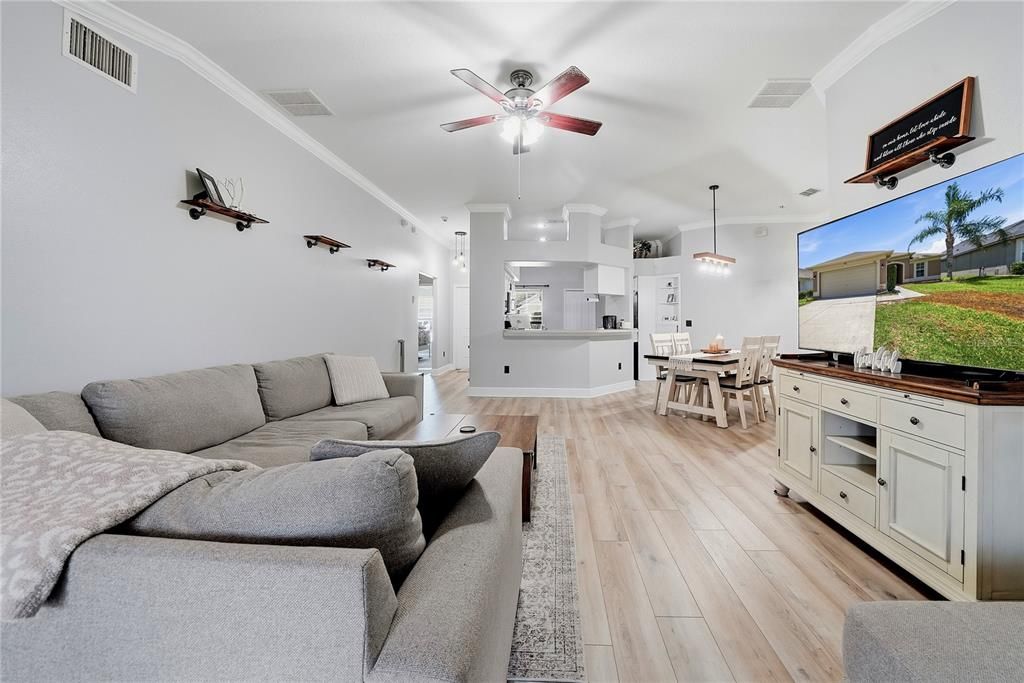 For Sale: $335,000 (4 beds, 2 baths, 1529 Square Feet)