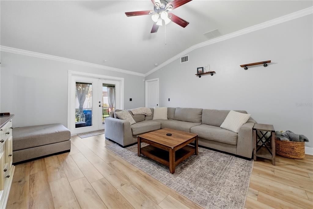 For Sale: $335,000 (4 beds, 2 baths, 1529 Square Feet)