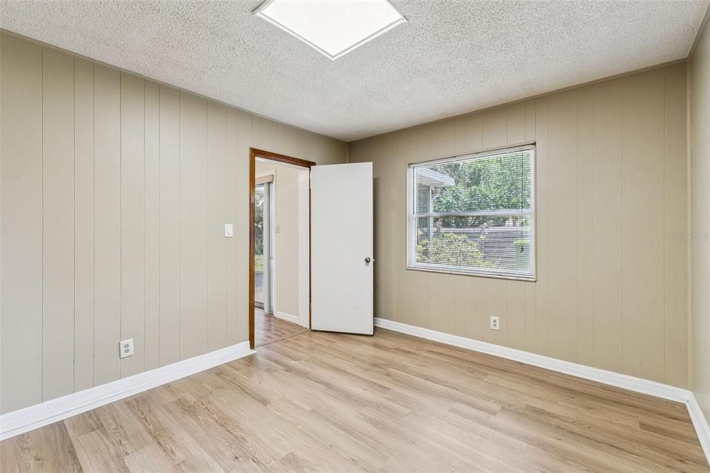 For Sale: $390,000 (4 beds, 2 baths, 1607 Square Feet)