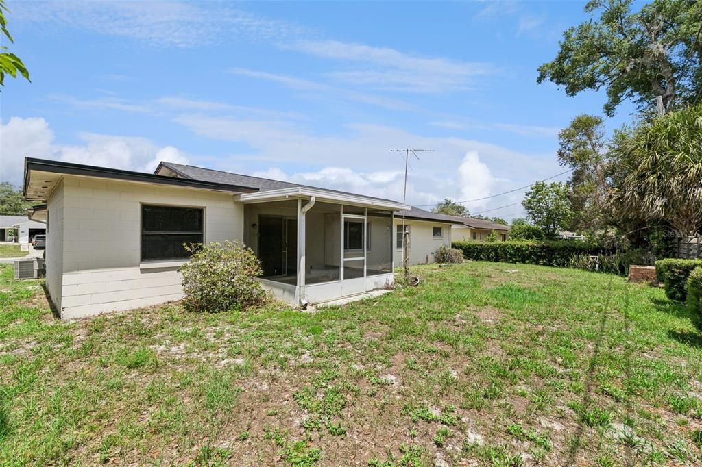 For Sale: $390,000 (4 beds, 2 baths, 1607 Square Feet)