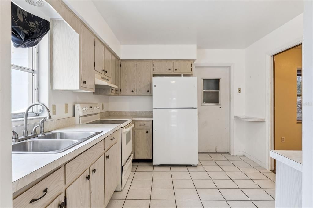For Sale: $390,000 (4 beds, 2 baths, 1607 Square Feet)