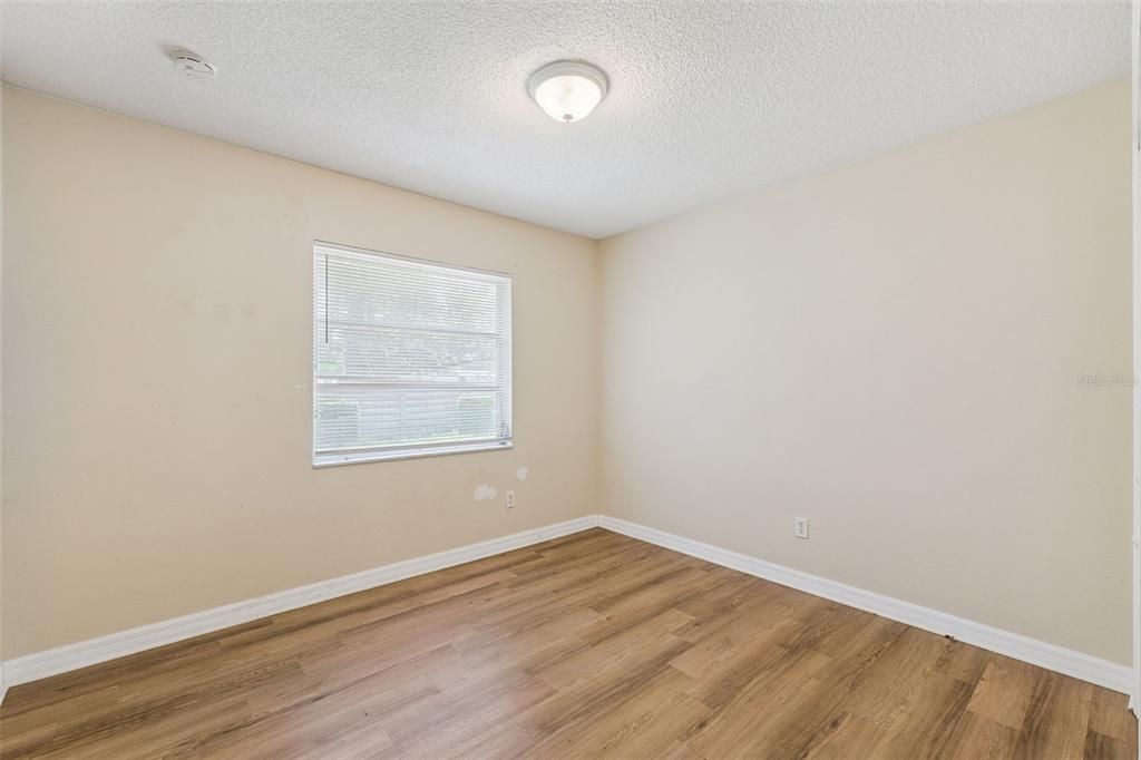 For Sale: $390,000 (4 beds, 2 baths, 1607 Square Feet)