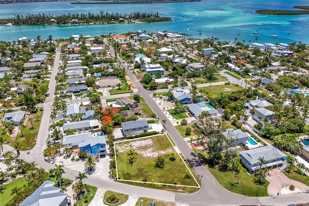 待售: $995,000 (0.30 acres)