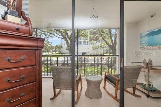 For Sale: $390,000 (2 beds, 2 baths, 1385 Square Feet)