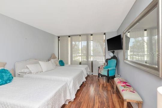 For Sale: $390,000 (2 beds, 2 baths, 1385 Square Feet)