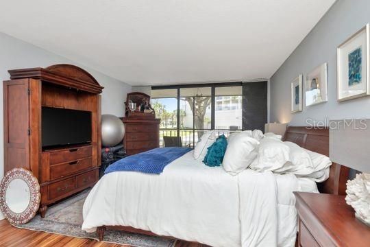 For Sale: $390,000 (2 beds, 2 baths, 1385 Square Feet)