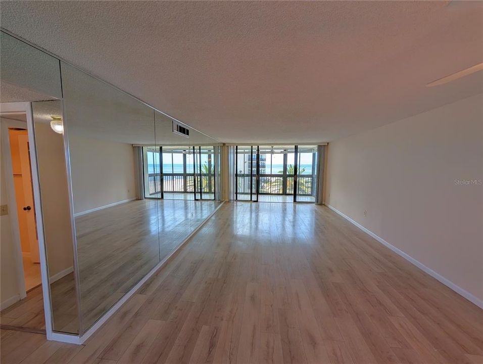 В аренду: $2,675 (2 спален, 2 ванн, 1025 Квадратных фут)
