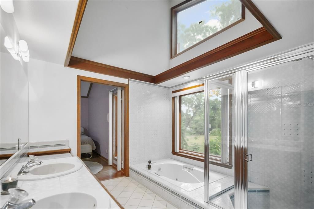 На продажу: $875,000 (5 спален, 4 ванн, 5100 Квадратных фут)
