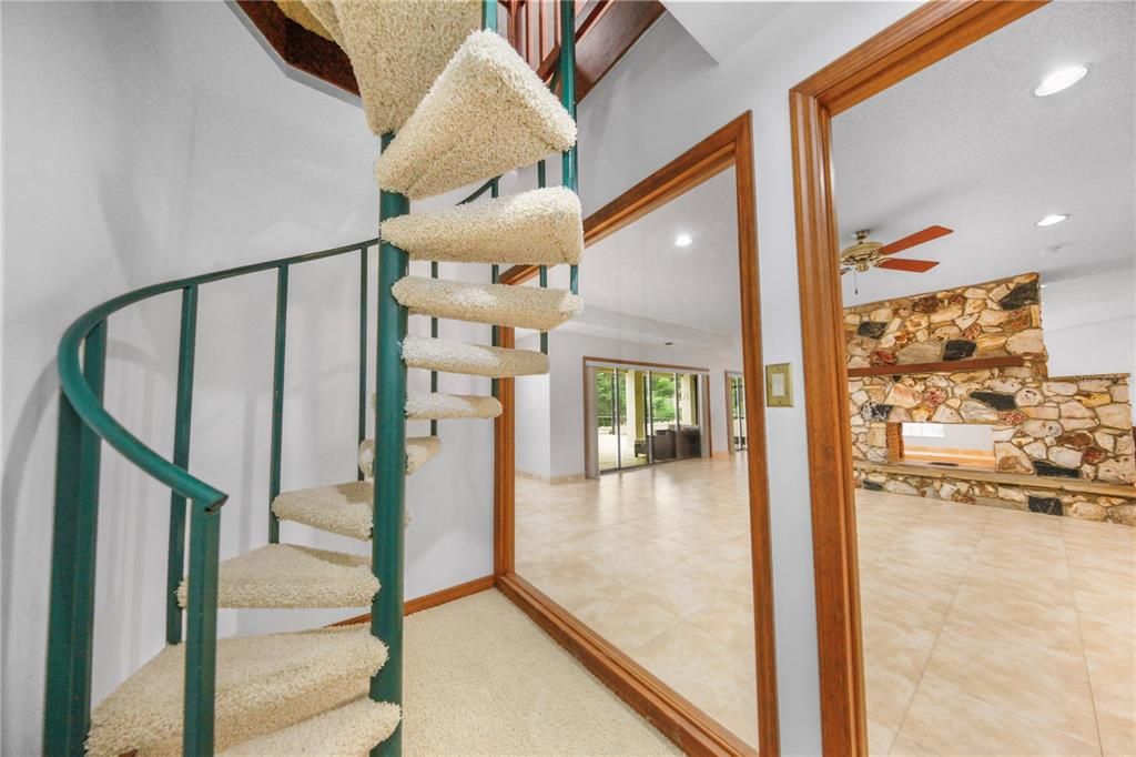 На продажу: $875,000 (5 спален, 4 ванн, 5100 Квадратных фут)