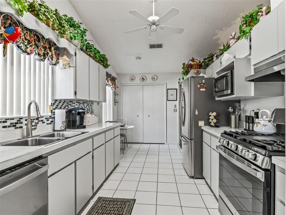 For Sale: $239,900 (3 beds, 2 baths, 1416 Square Feet)