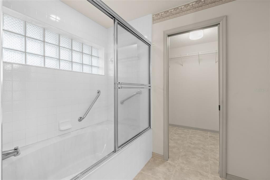 Active With Contract: $378,000 (3 beds, 2 baths, 1871 Square Feet)