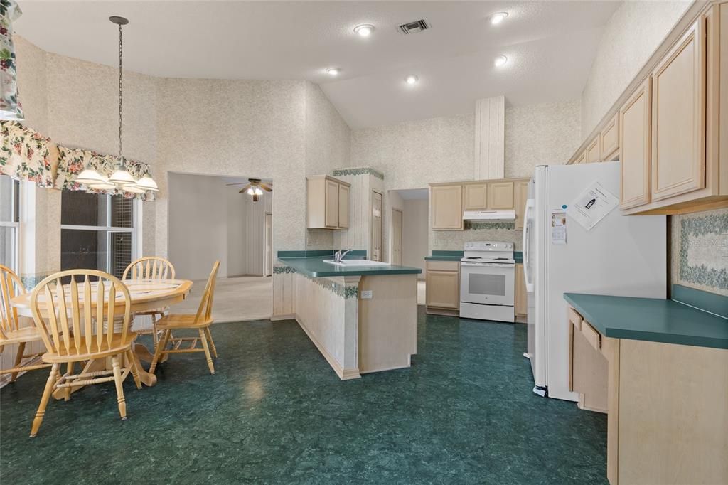 Active With Contract: $378,000 (3 beds, 2 baths, 1871 Square Feet)
