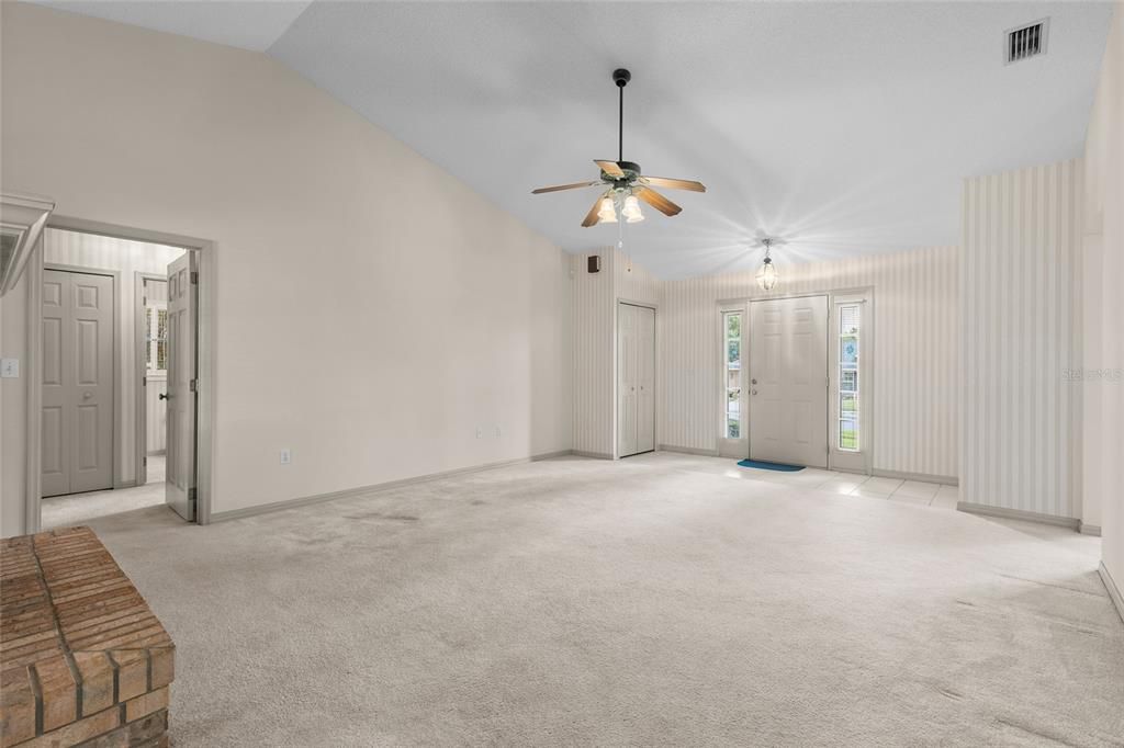Active With Contract: $378,000 (3 beds, 2 baths, 1871 Square Feet)