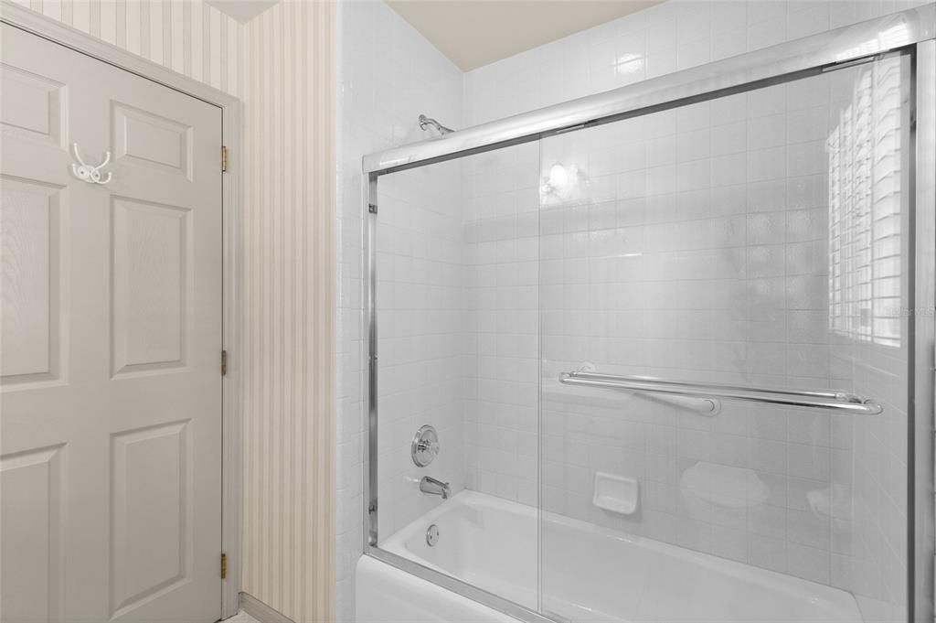Active With Contract: $378,000 (3 beds, 2 baths, 1871 Square Feet)