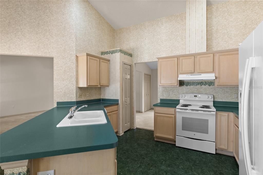 Active With Contract: $378,000 (3 beds, 2 baths, 1871 Square Feet)