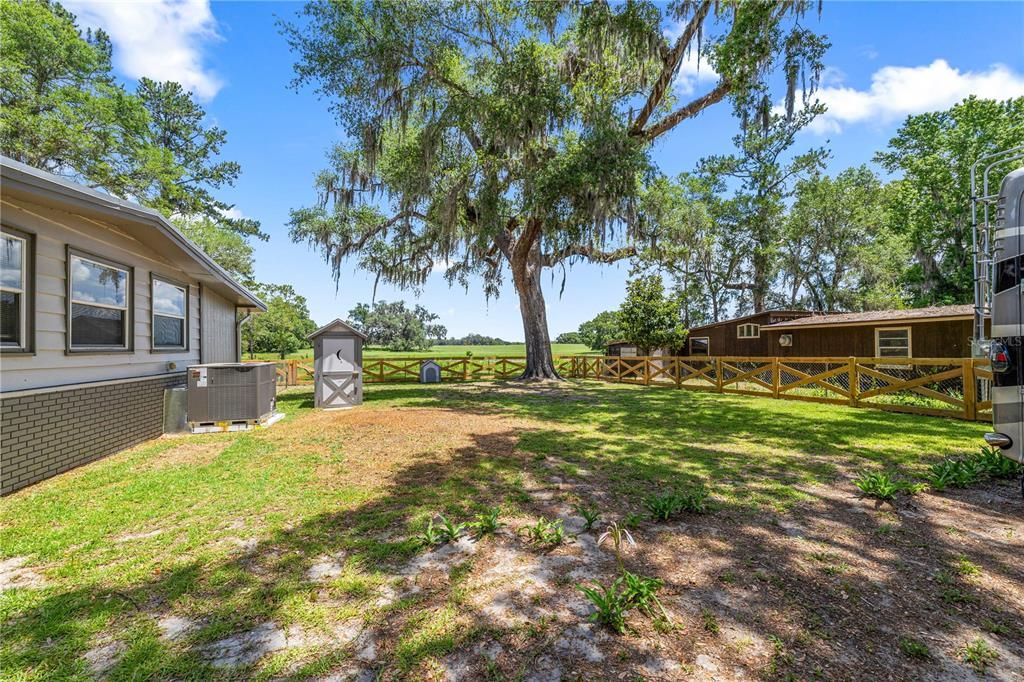 For Sale: $325,000 (2 beds, 1 baths, 1225 Square Feet)