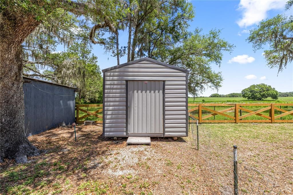 For Sale: $325,000 (2 beds, 1 baths, 1225 Square Feet)
