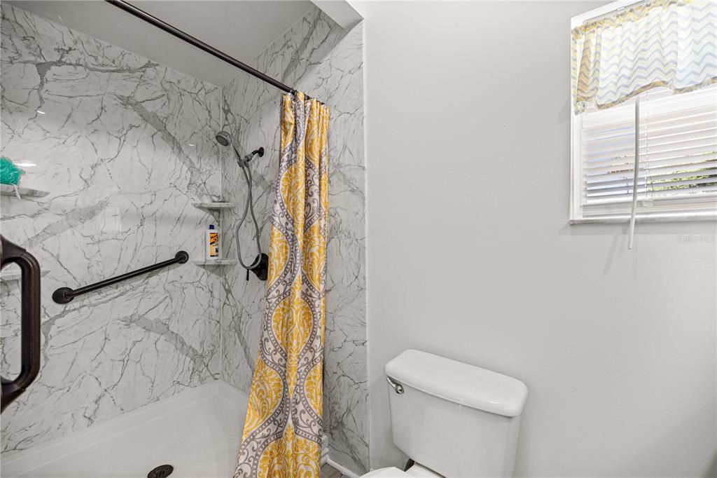 For Sale: $325,000 (2 beds, 1 baths, 1225 Square Feet)