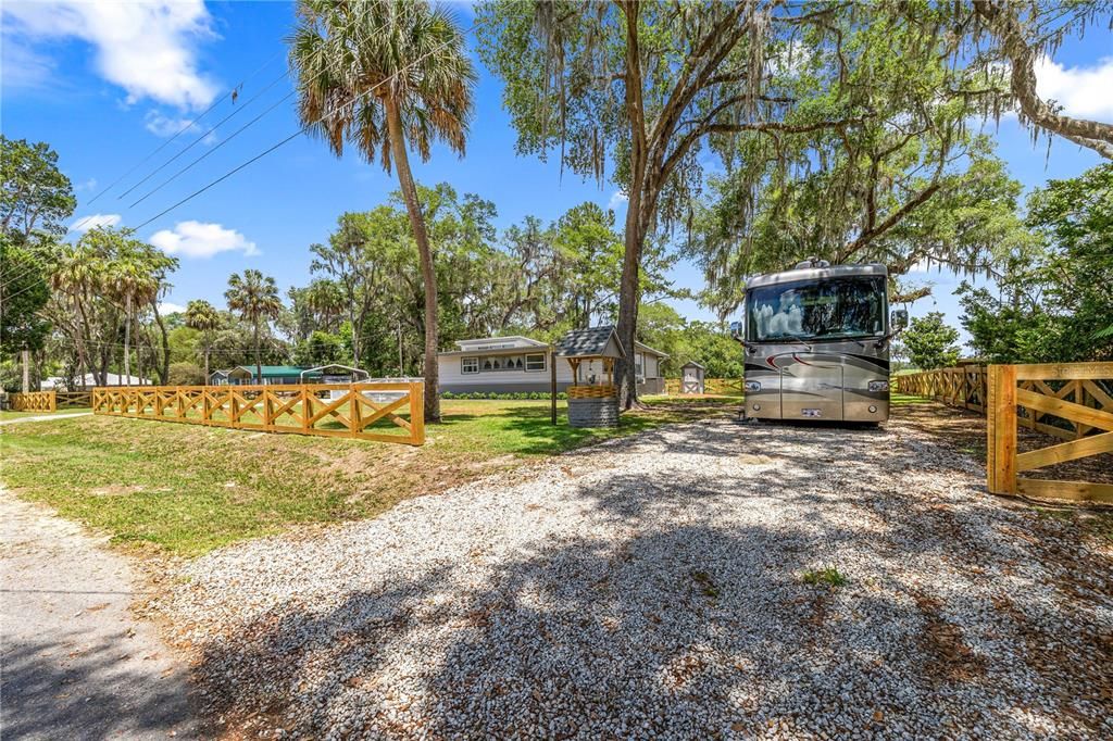 For Sale: $325,000 (2 beds, 1 baths, 1225 Square Feet)