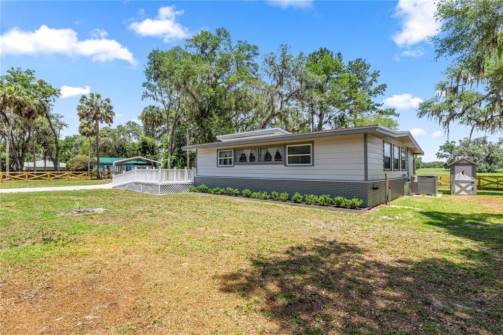 For Sale: $325,000 (2 beds, 1 baths, 1225 Square Feet)