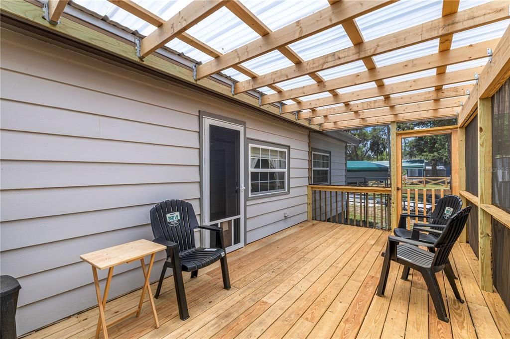 For Sale: $325,000 (2 beds, 1 baths, 1225 Square Feet)