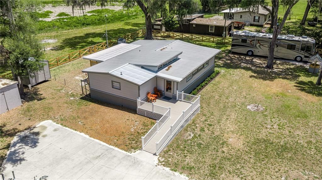 For Sale: $325,000 (2 beds, 1 baths, 1225 Square Feet)