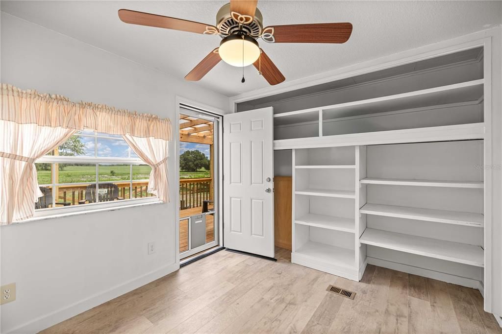 For Sale: $325,000 (2 beds, 1 baths, 1225 Square Feet)