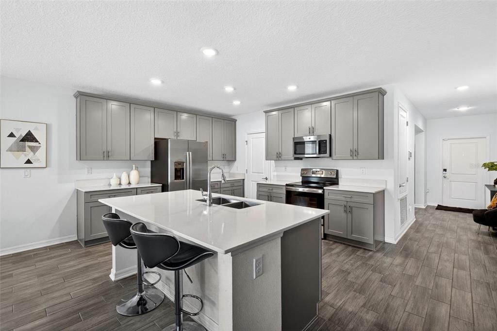 For Sale: $474,900 (5 beds, 2 baths, 2869 Square Feet)