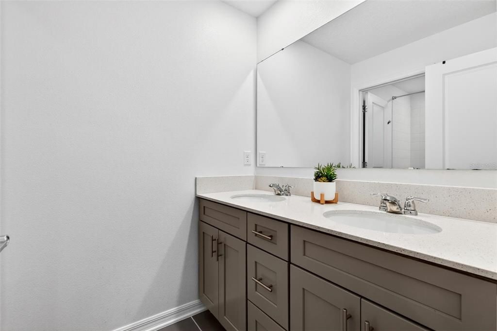 For Sale: $474,900 (5 beds, 2 baths, 2869 Square Feet)