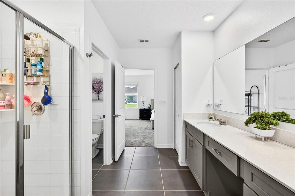 For Sale: $474,900 (5 beds, 2 baths, 2869 Square Feet)