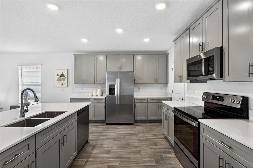 For Sale: $474,900 (5 beds, 2 baths, 2869 Square Feet)