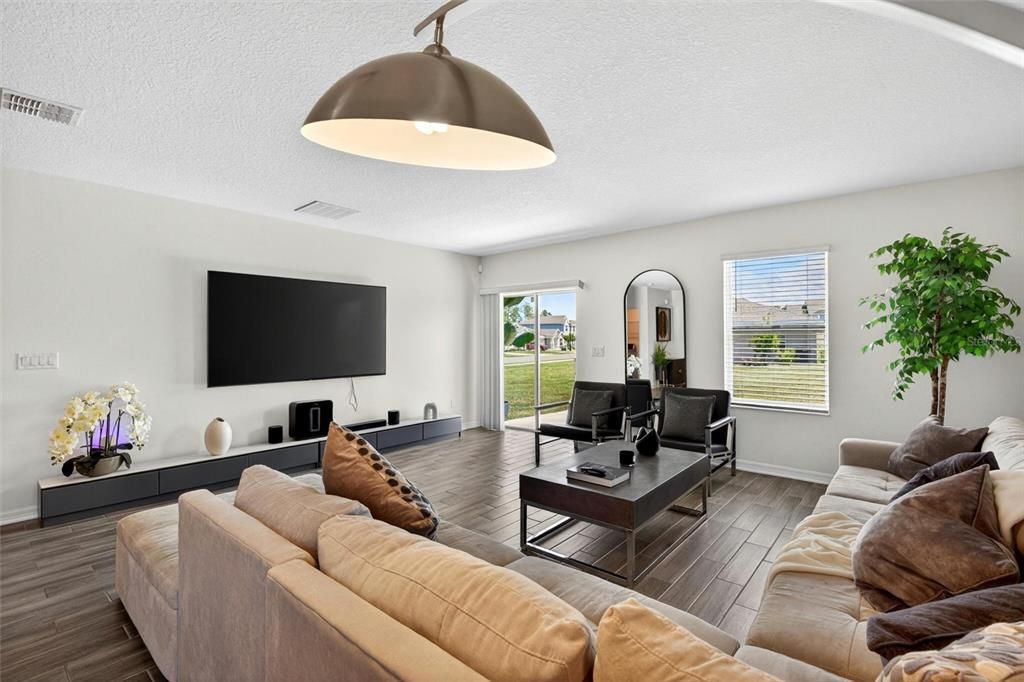 For Sale: $474,900 (5 beds, 2 baths, 2869 Square Feet)