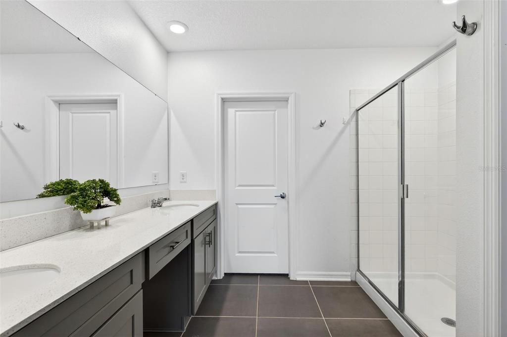 For Sale: $474,900 (5 beds, 2 baths, 2869 Square Feet)