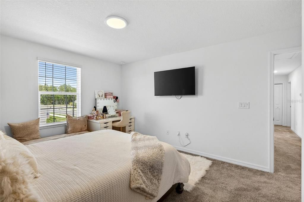For Sale: $474,900 (5 beds, 2 baths, 2869 Square Feet)