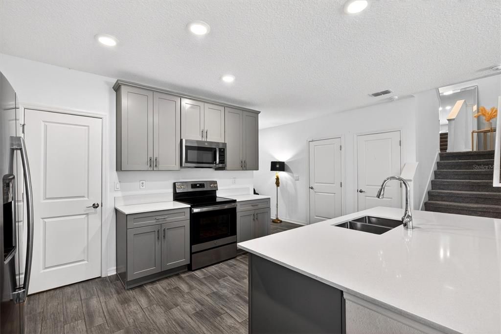 For Sale: $474,900 (5 beds, 2 baths, 2869 Square Feet)