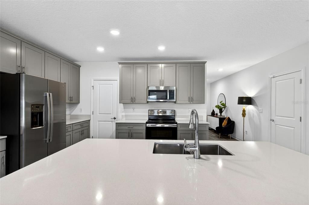 For Sale: $474,900 (5 beds, 2 baths, 2869 Square Feet)