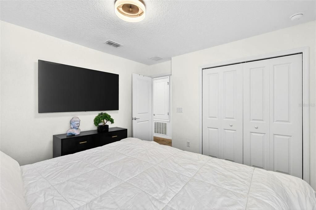For Sale: $474,900 (5 beds, 2 baths, 2869 Square Feet)